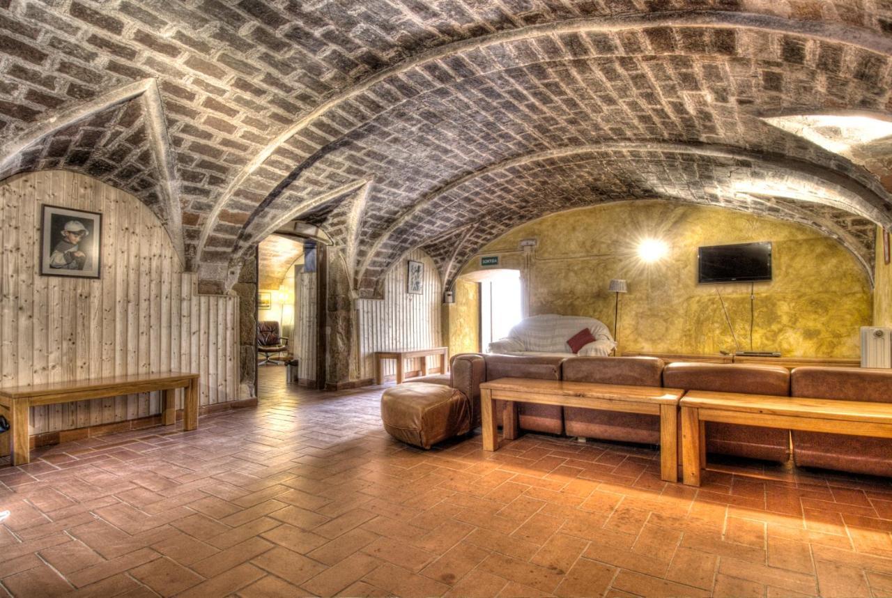 Хостел Mas Pages Sant Esteve De Guialbes Экстерьер фото